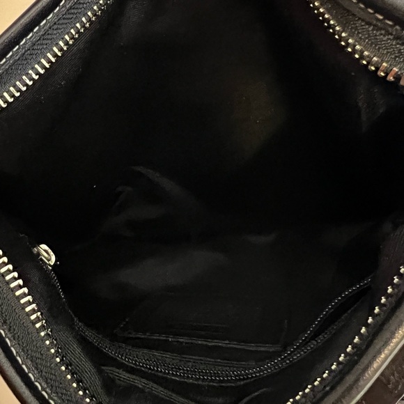 Coach black‎ contrast stitch swingpack crossbody excellent condition - Picture 7 of 12